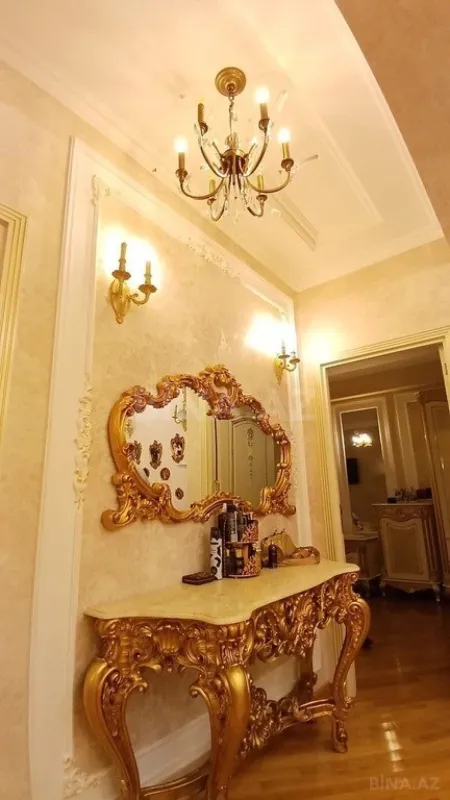 Satılır 3 otaqlı mənzil 130 m²