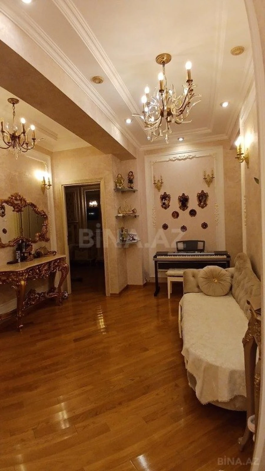 Satılır 3 otaqlı mənzil 130 m²