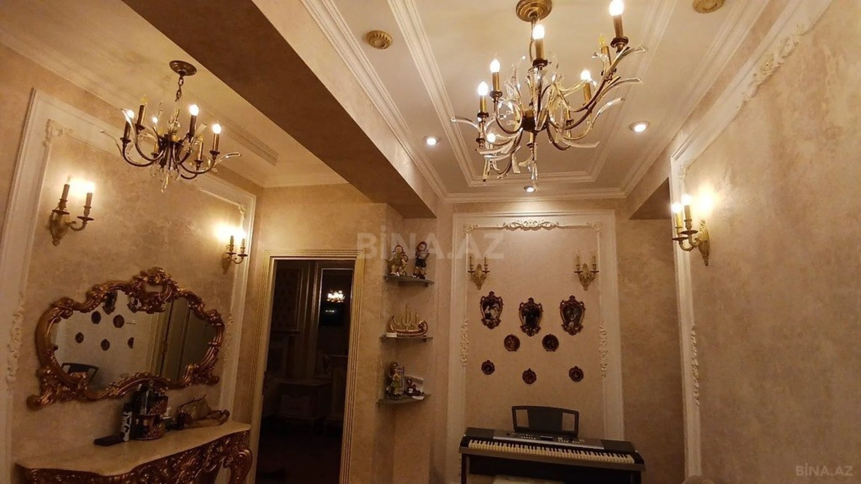 Satılır 3 otaqlı mənzil 130 m²