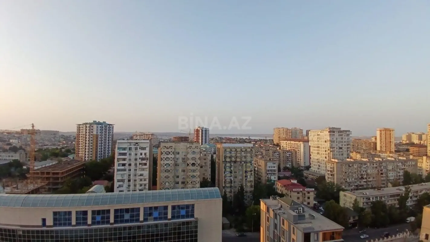 Satılır 3 otaqlı mənzil 130 m²