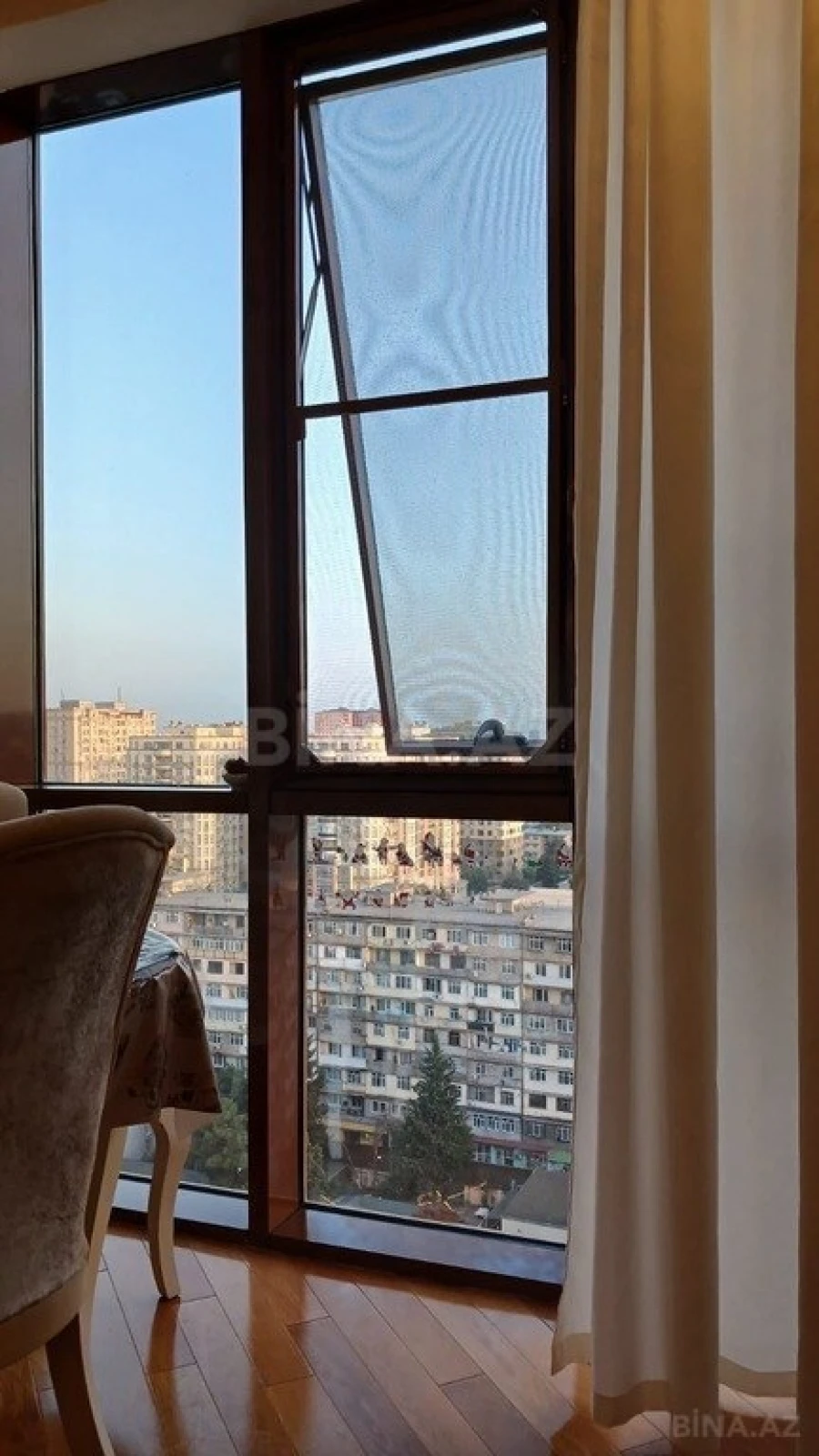 Satılır 3 otaqlı mənzil 130 m²