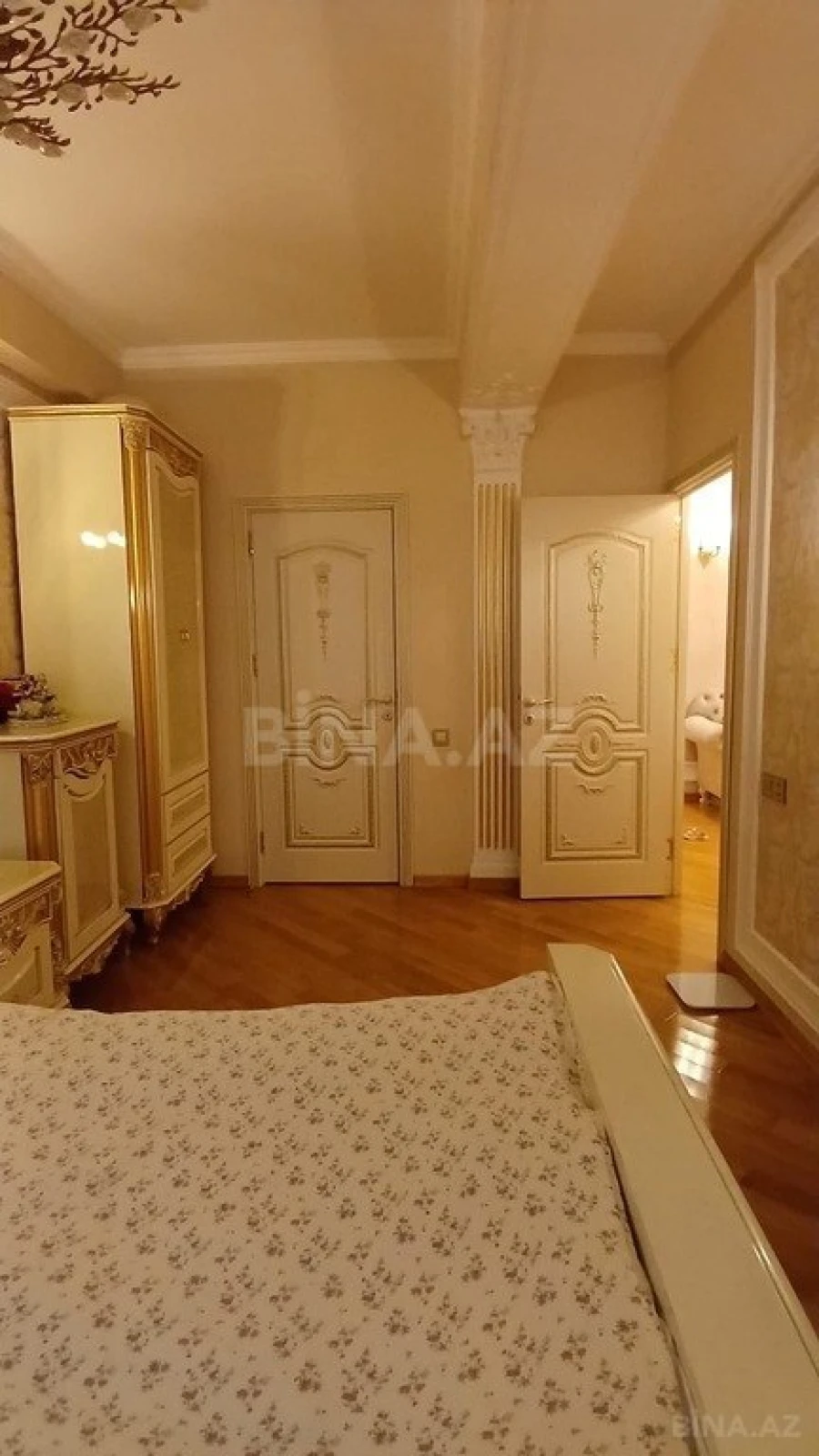 Satılır 3 otaqlı mənzil 130 m²