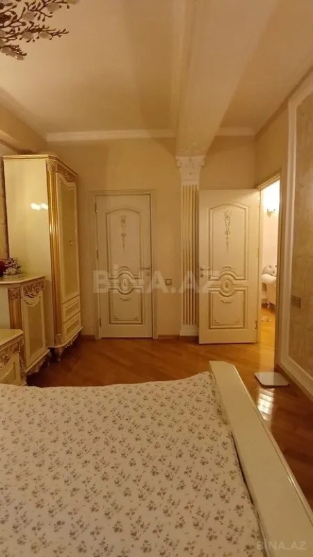 Satılır 3 otaqlı mənzil 130 m²