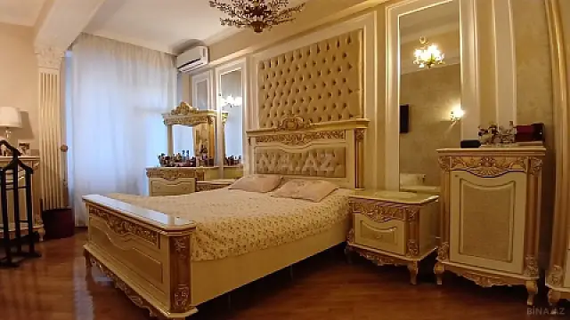 Satılır 3 otaqlı mənzil 130 m²