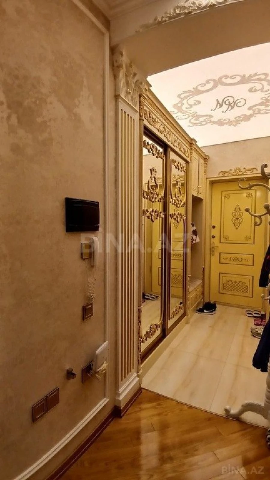 Satılır 3 otaqlı mənzil 130 m²