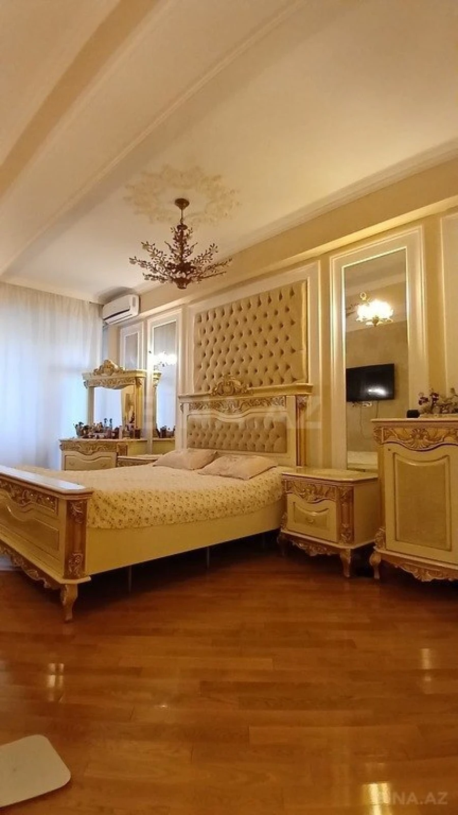 Satılır 3 otaqlı mənzil 130 m²