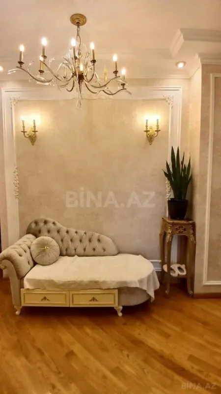 Satılır 3 otaqlı mənzil 130 m²