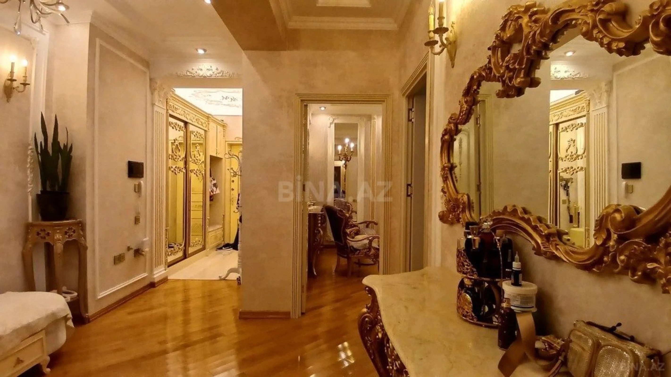 Satılır 3 otaqlı mənzil 130 m²