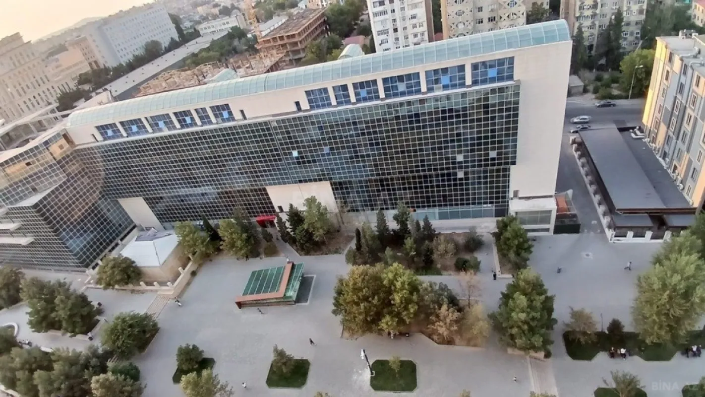 Satılır 3 otaqlı mənzil 130 m²