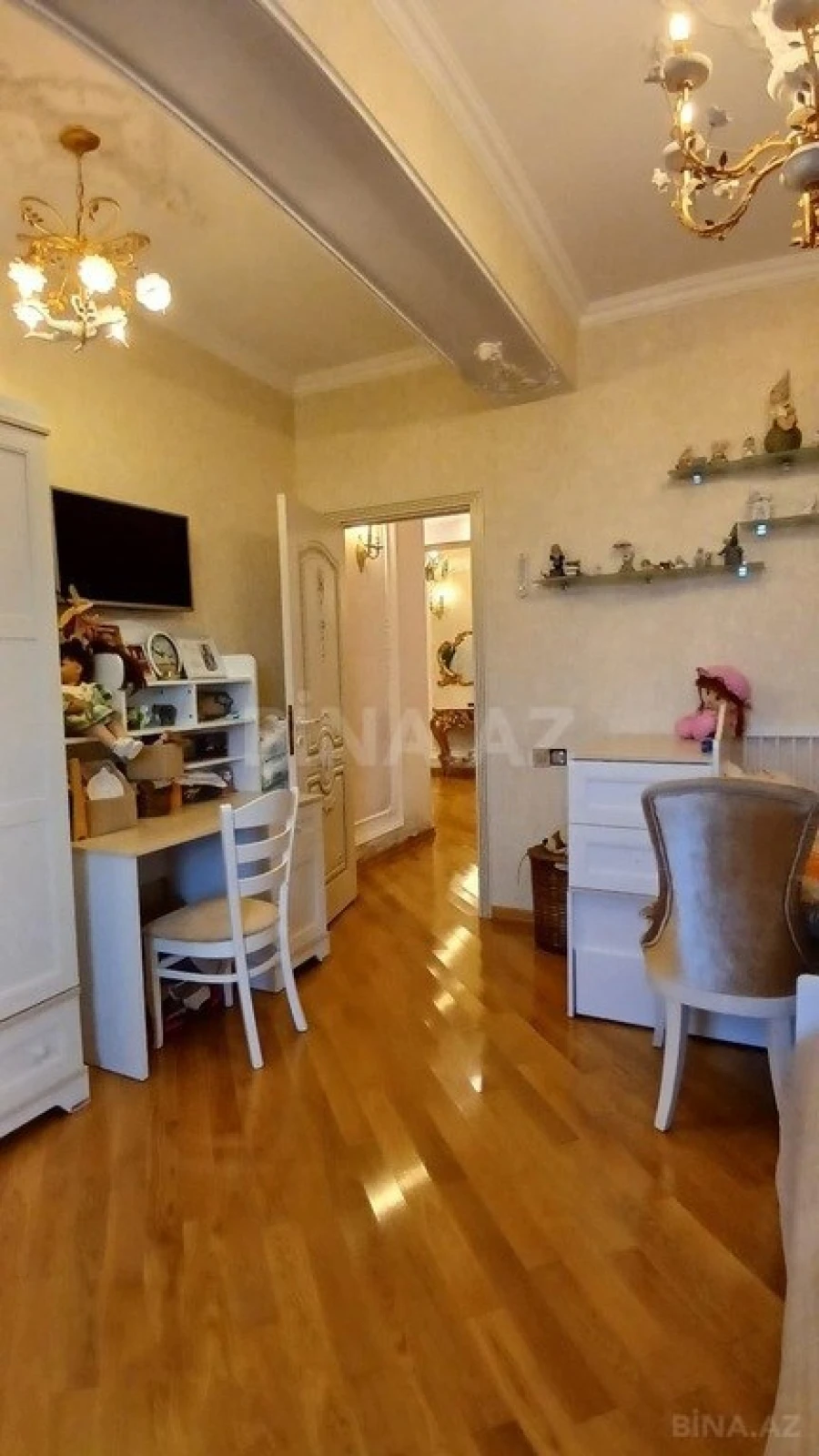 Satılır 3 otaqlı mənzil 130 m²