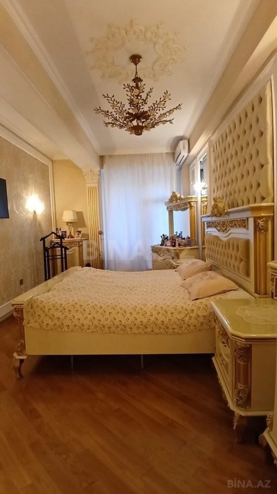 Satılır 3 otaqlı mənzil 130 m²