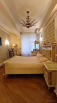 Satılır 3 otaqlı mənzil 130 m²