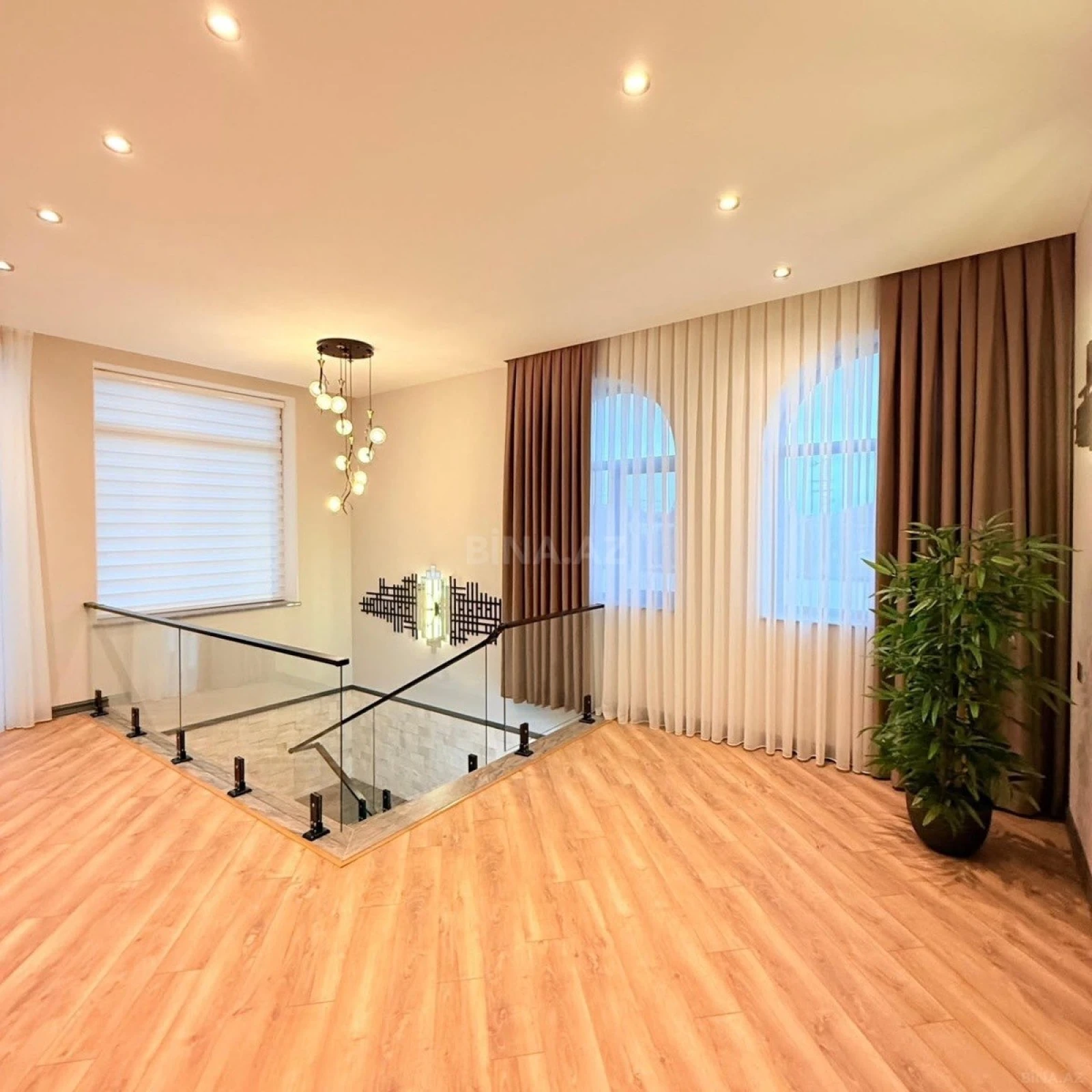 Kirayə verilir 5 otaqlı həyət evi 360 m²
