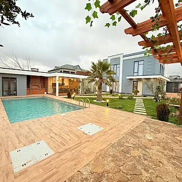 Kirayə verilir 5 otaqlı həyət evi 360 m²