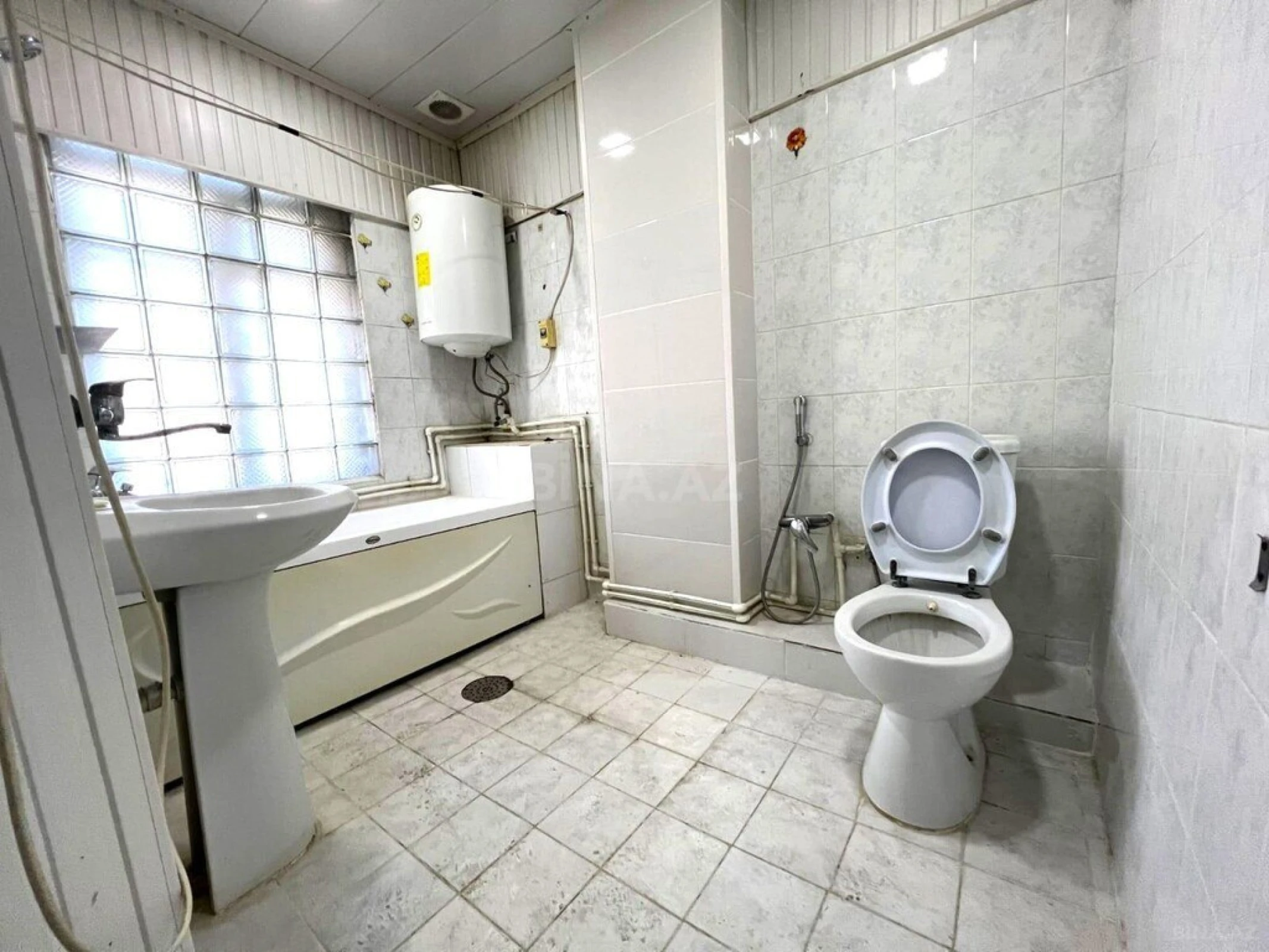 Satılır 3 otaqlı mənzil 105 m²