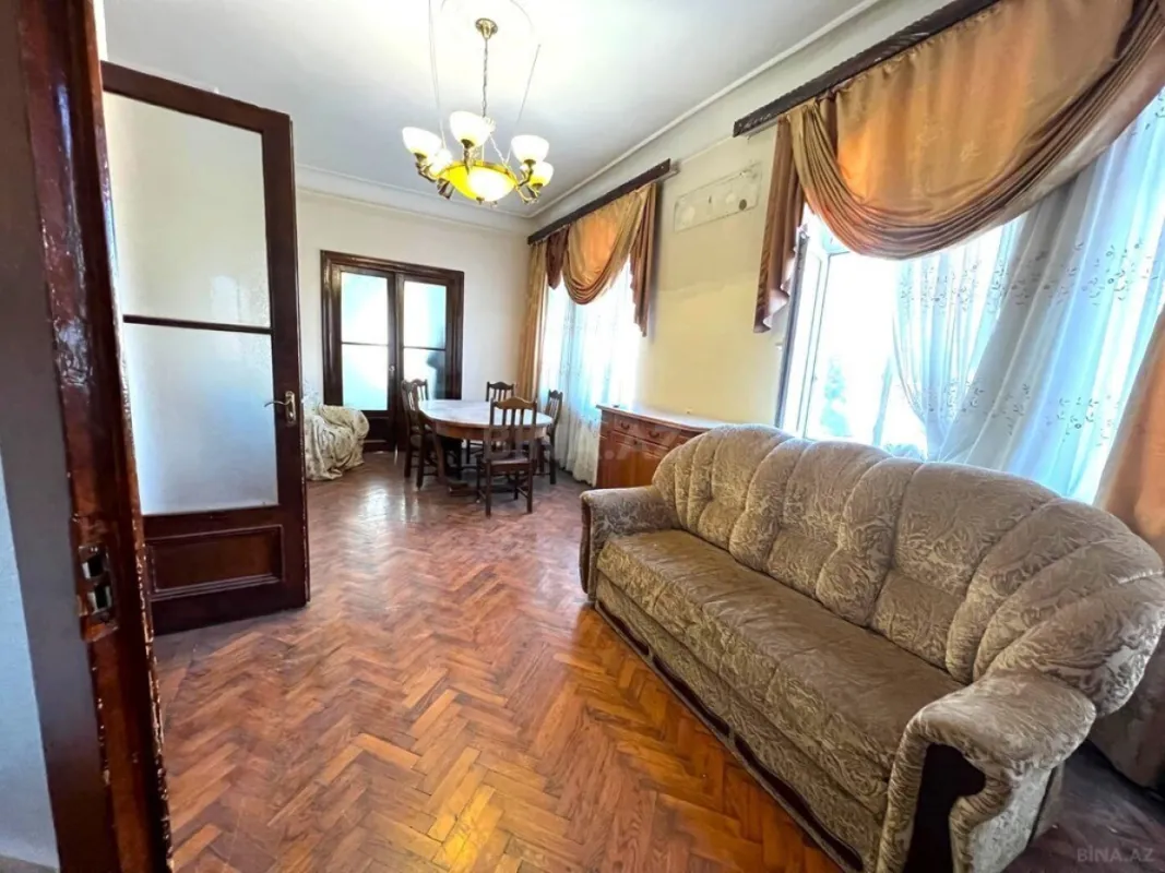 Satılır 3 otaqlı mənzil 105 m²
