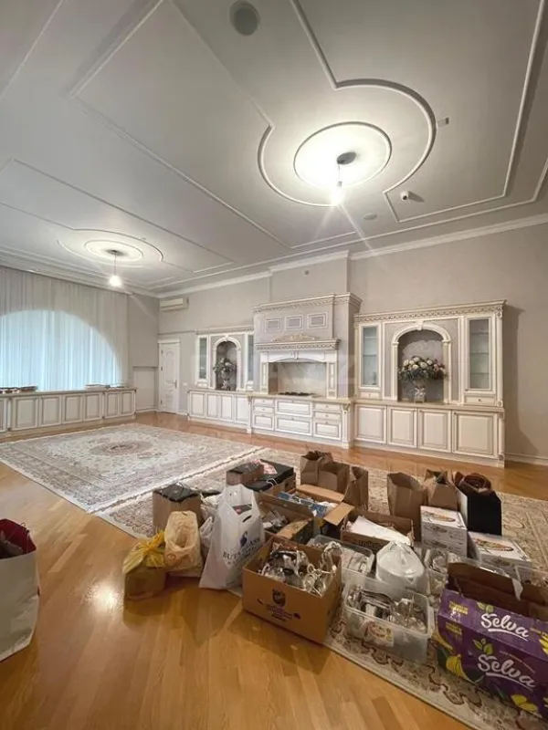 Satılır 14 otaqlı həyət evi 2060 m²