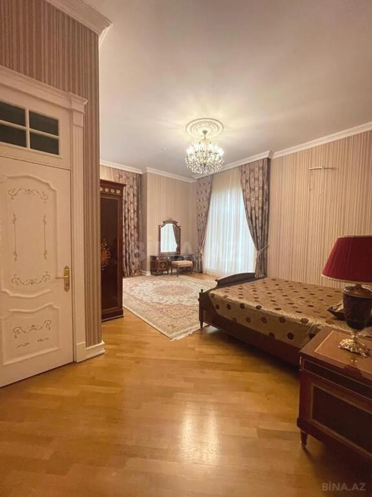 Satılır 14 otaqlı həyət evi 2060 m²