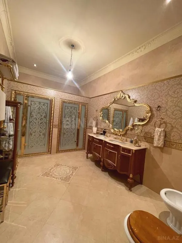 Satılır 14 otaqlı həyət evi 2060 m²