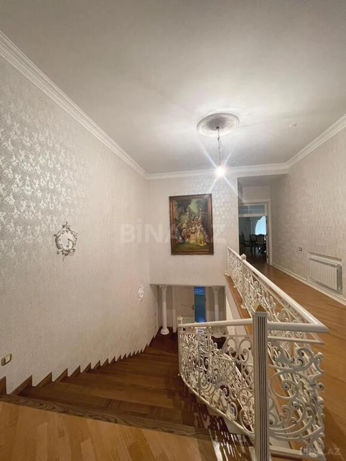 Satılır 14 otaqlı həyət evi 2060 m²