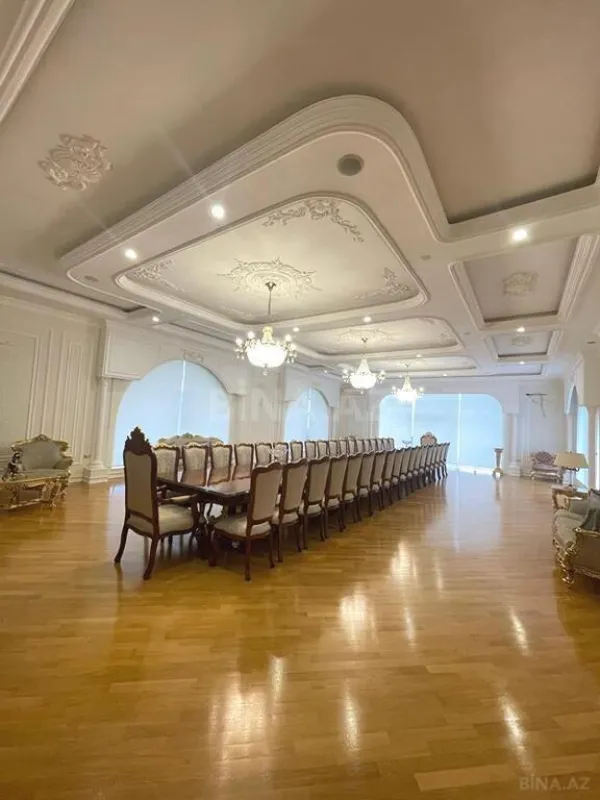 Satılır 14 otaqlı həyət evi 2060 m²