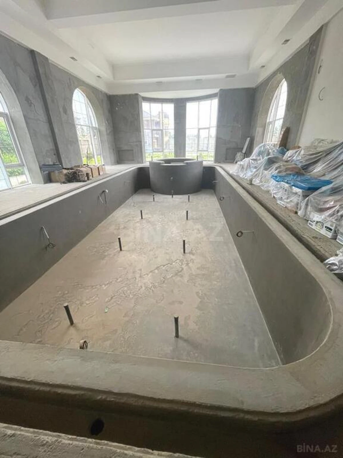 Satılır 14 otaqlı həyət evi 2060 m²