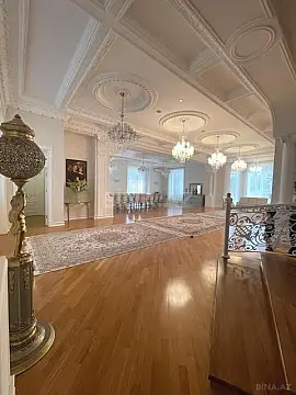 Satılır 14 otaqlı həyət evi 2060 m²