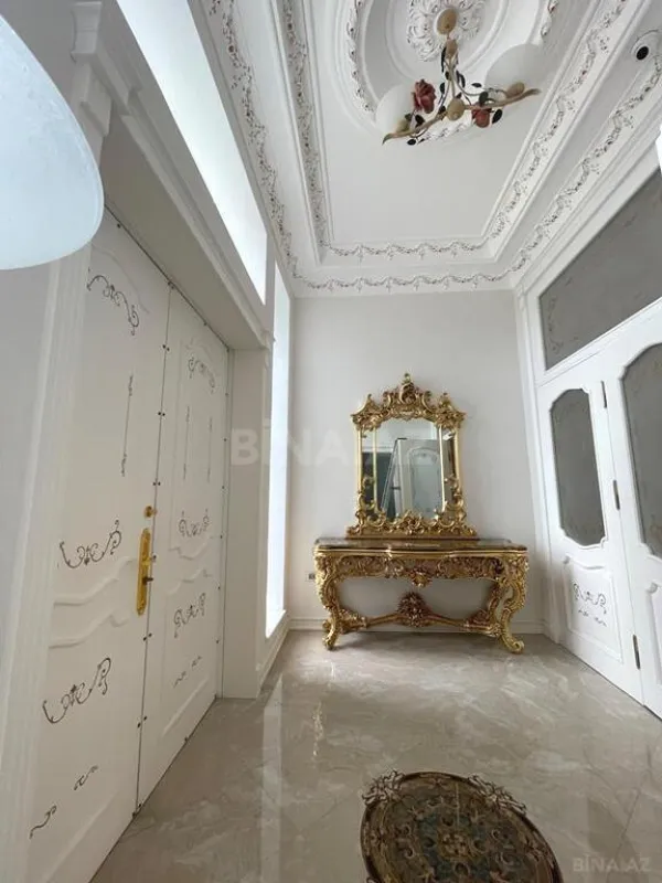 Satılır 14 otaqlı həyət evi 2060 m²