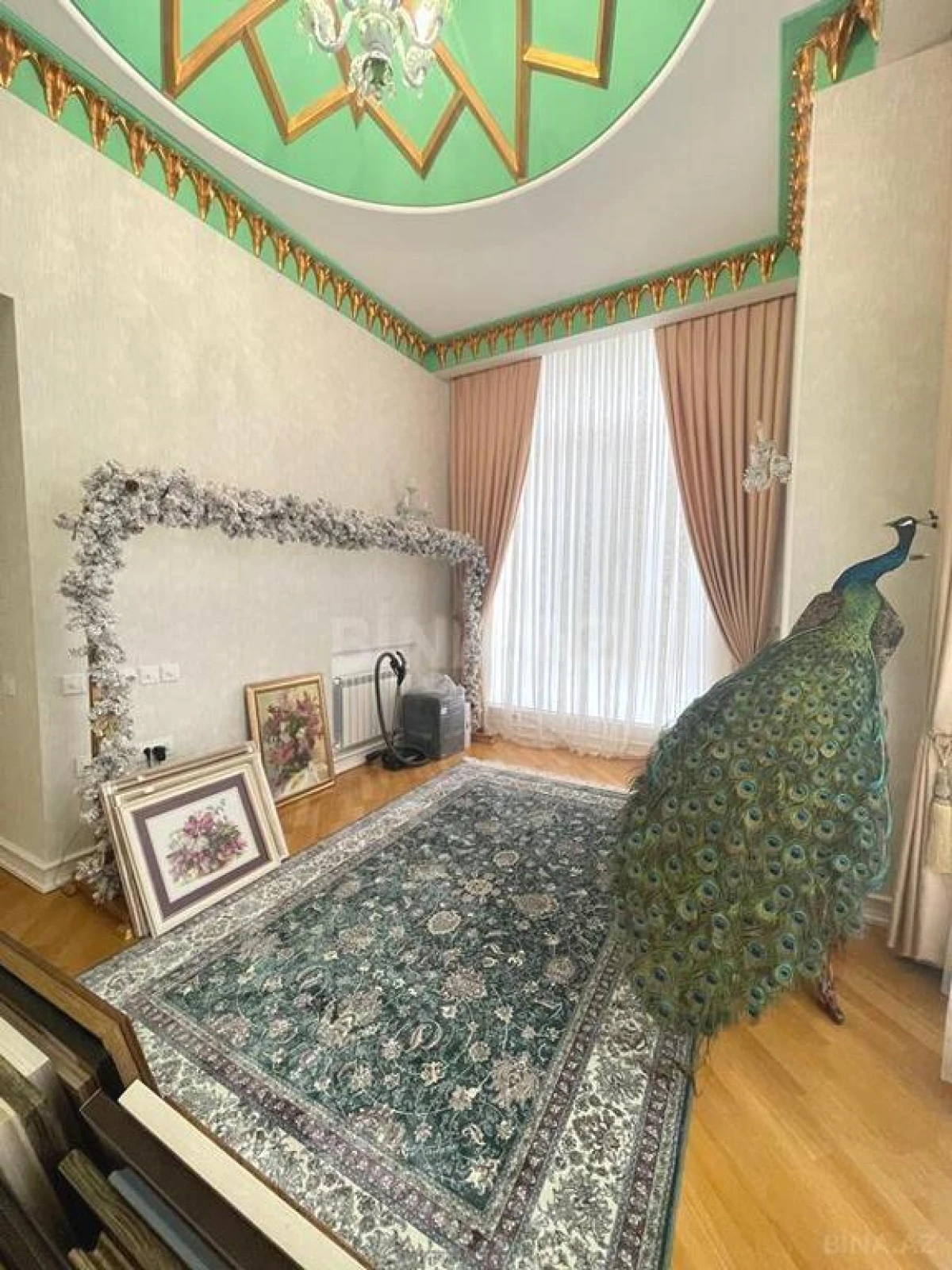 Satılır 14 otaqlı həyət evi 2060 m²