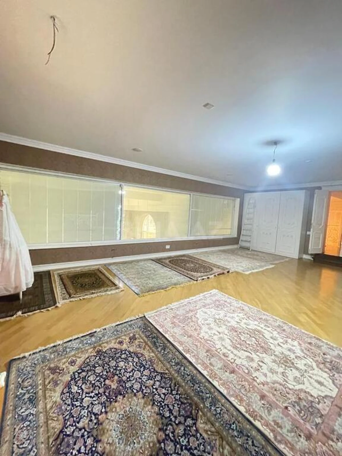 Satılır 14 otaqlı həyət evi 2060 m²