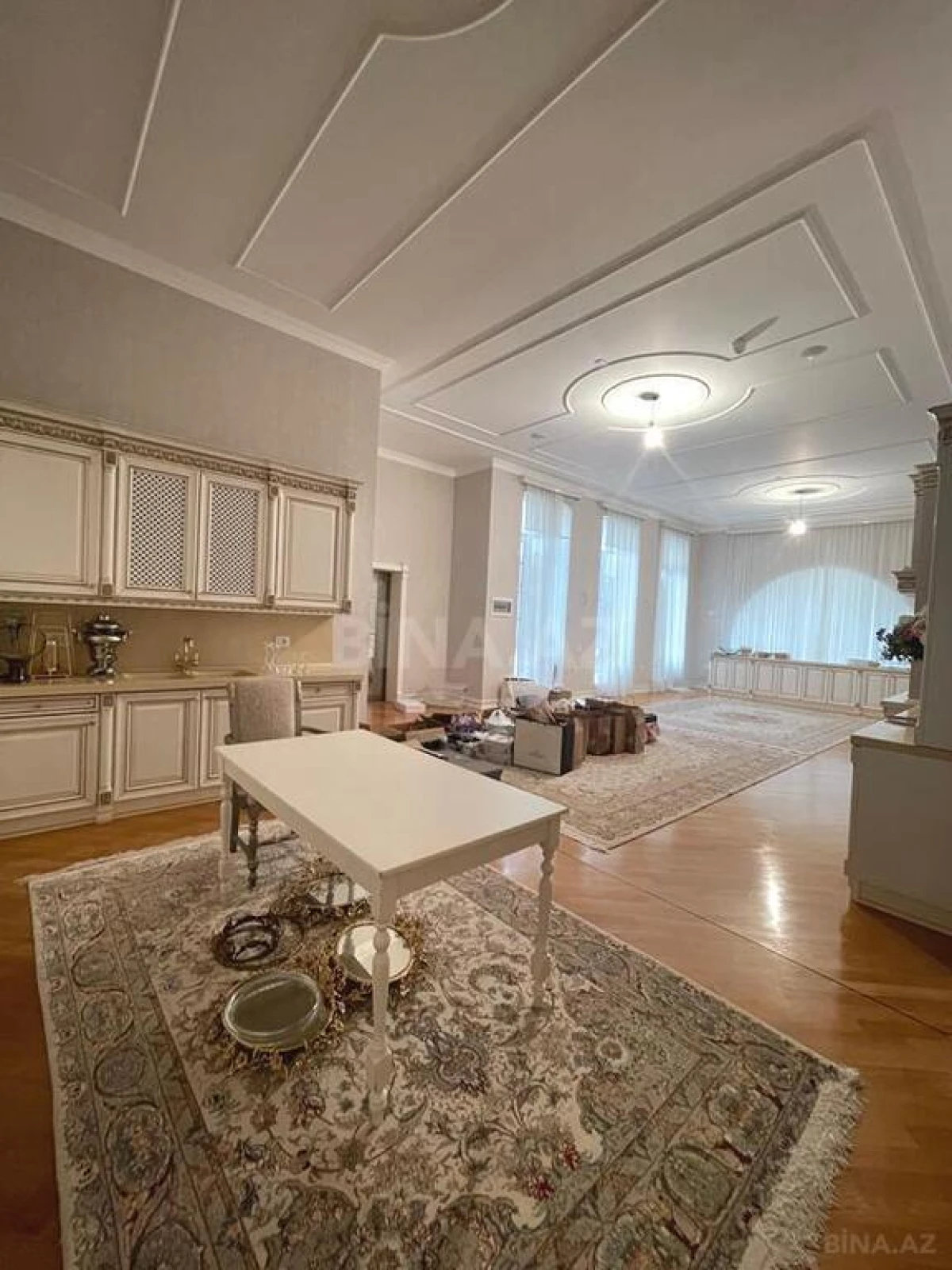 Satılır 14 otaqlı həyət evi 2060 m²