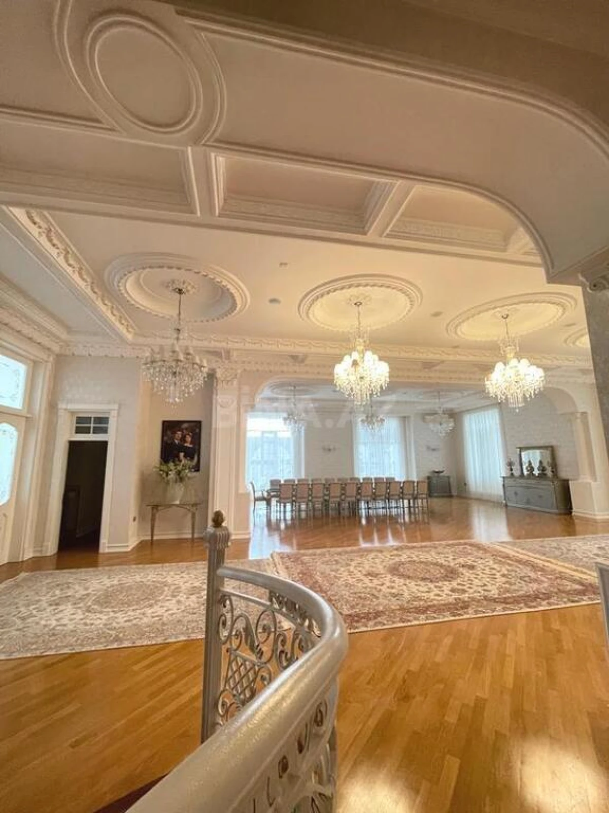 Satılır 14 otaqlı həyət evi 2060 m²