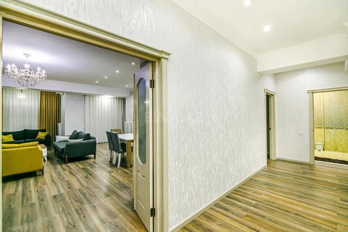 Kirayə verilir 3 otaqlı mənzil 175 m²