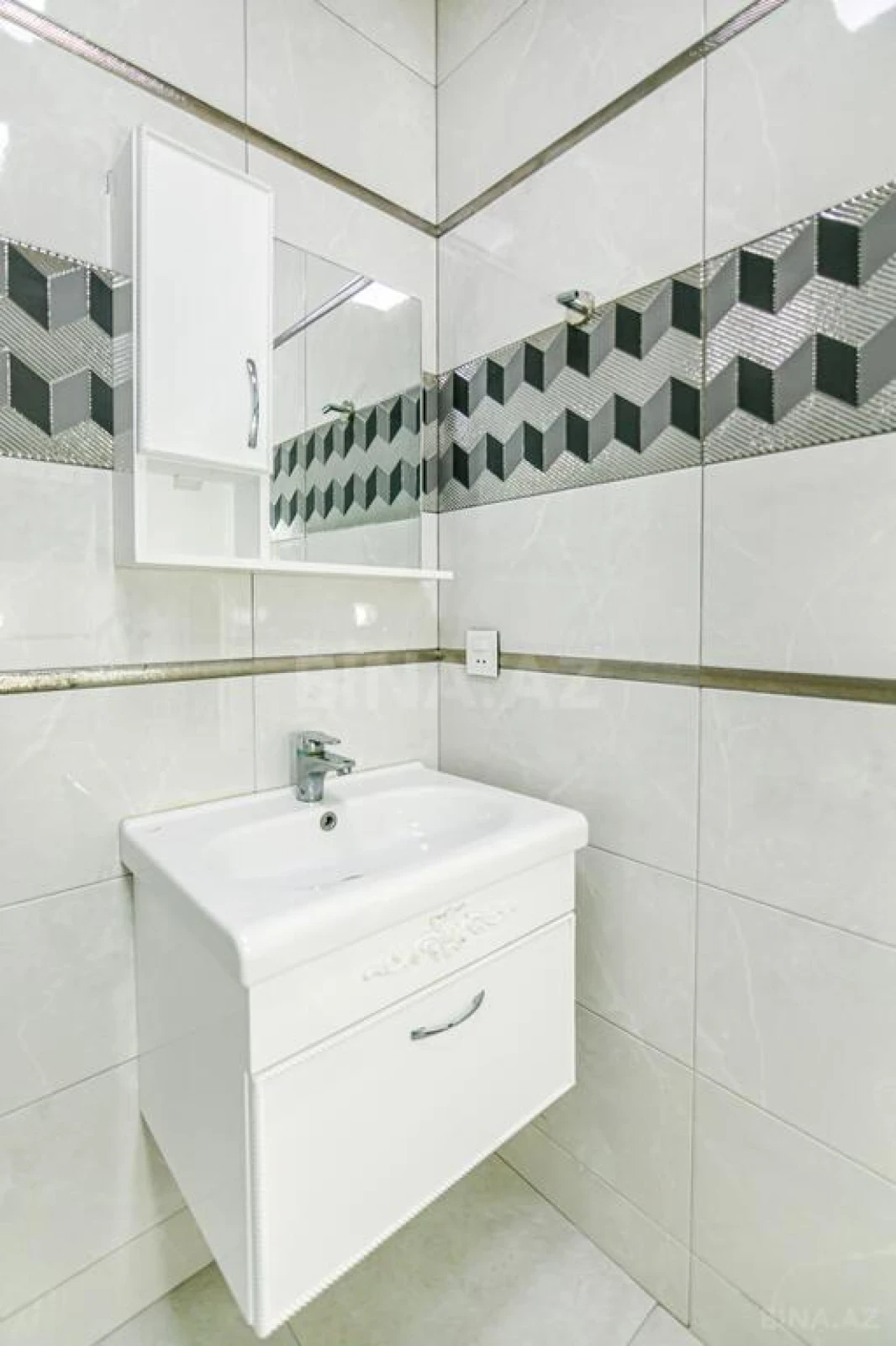 Kirayə verilir 3 otaqlı mənzil 175 m²