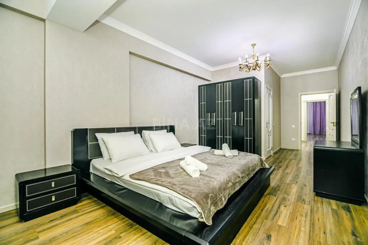 Kirayə verilir 3 otaqlı mənzil 175 m²