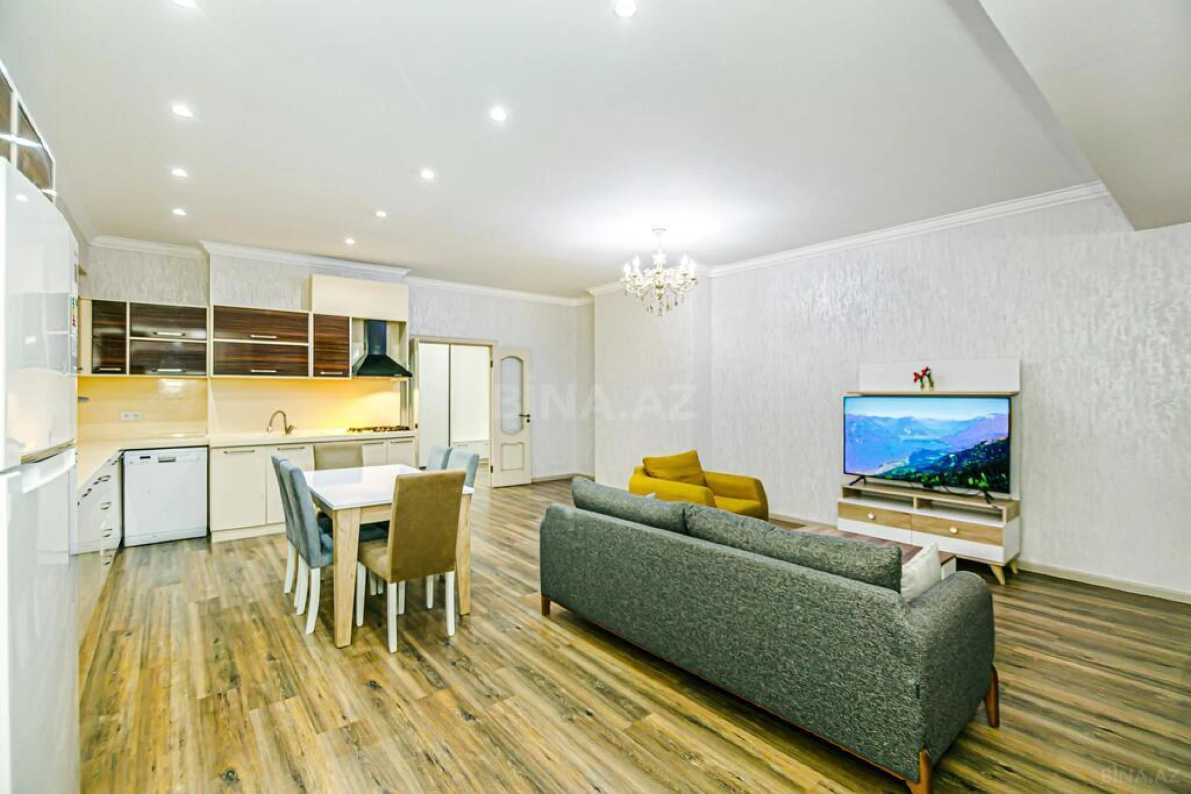 Kirayə verilir 3 otaqlı mənzil 175 m²
