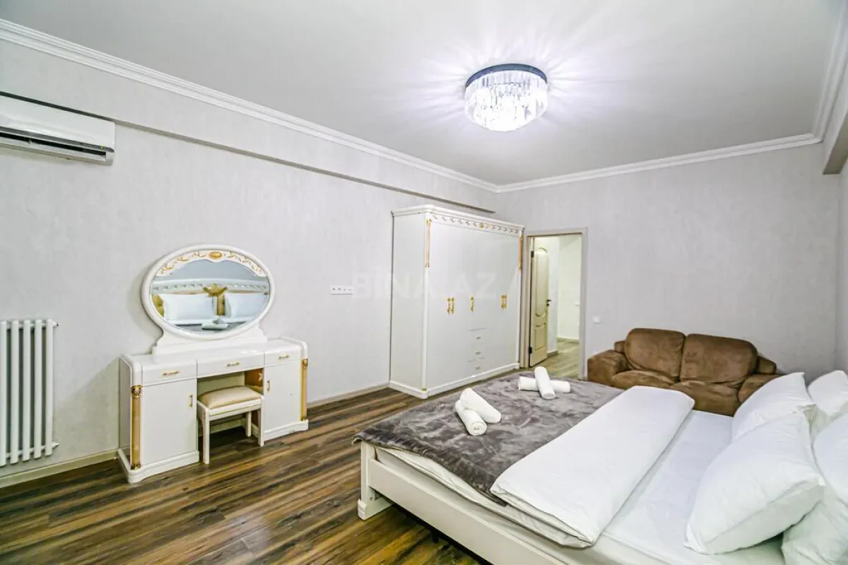 Kirayə verilir 3 otaqlı mənzil 175 m²