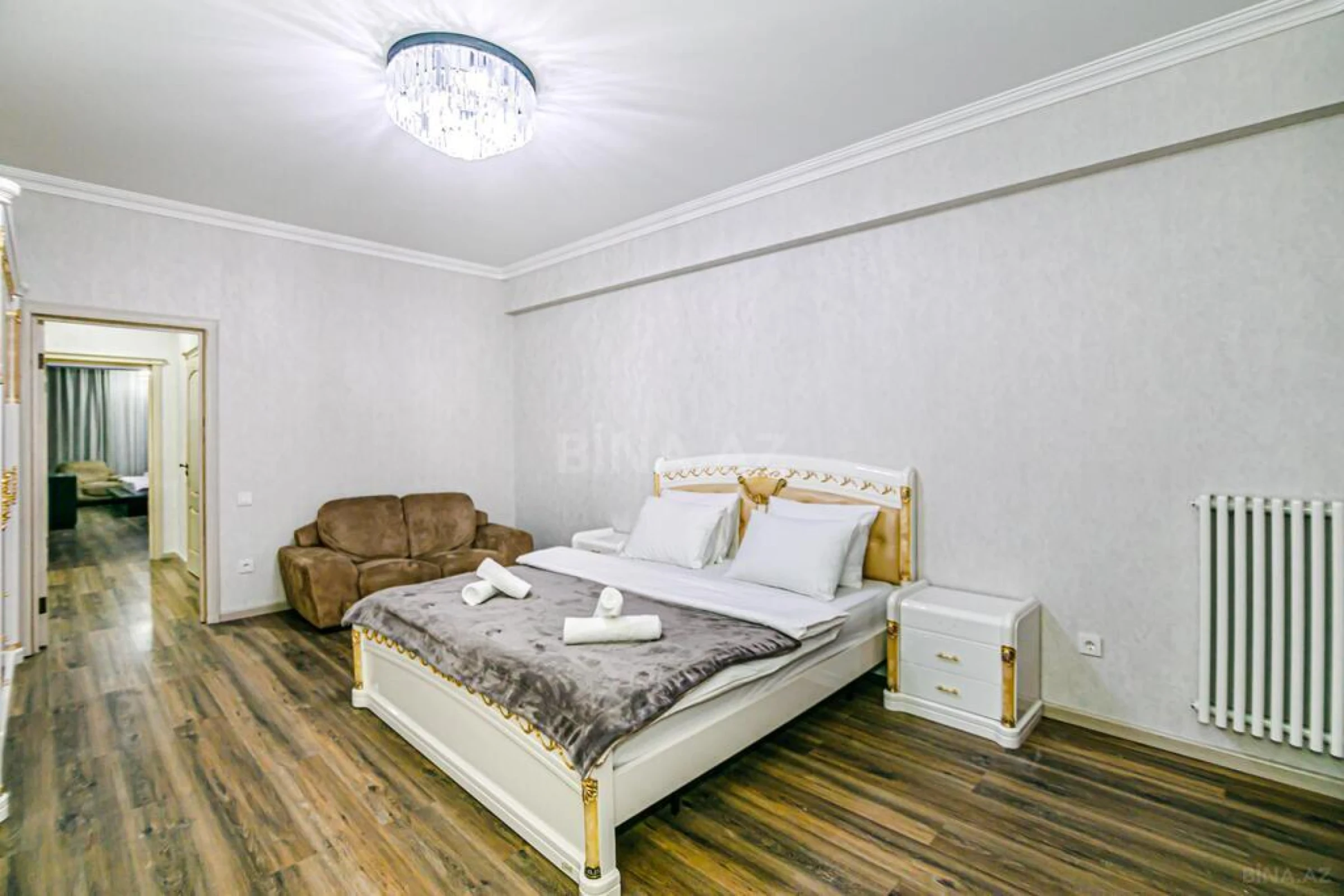 Kirayə verilir 3 otaqlı mənzil 175 m²