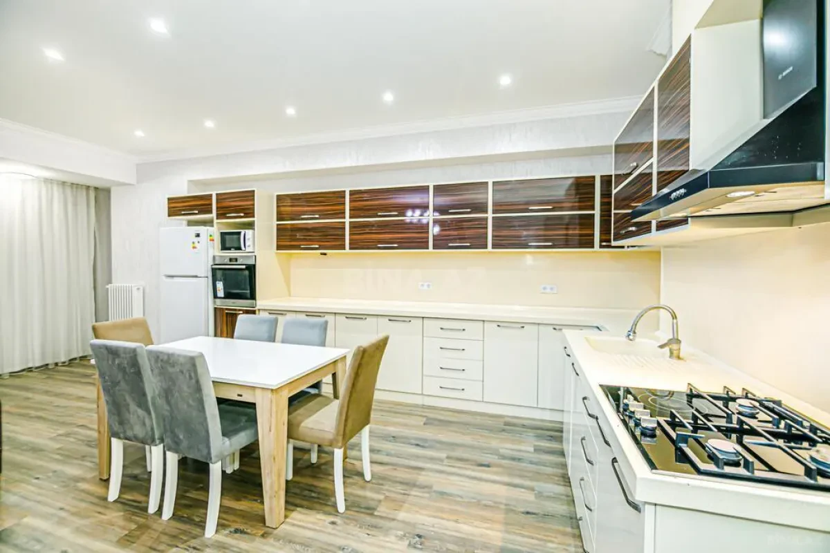Kirayə verilir 3 otaqlı mənzil 175 m²