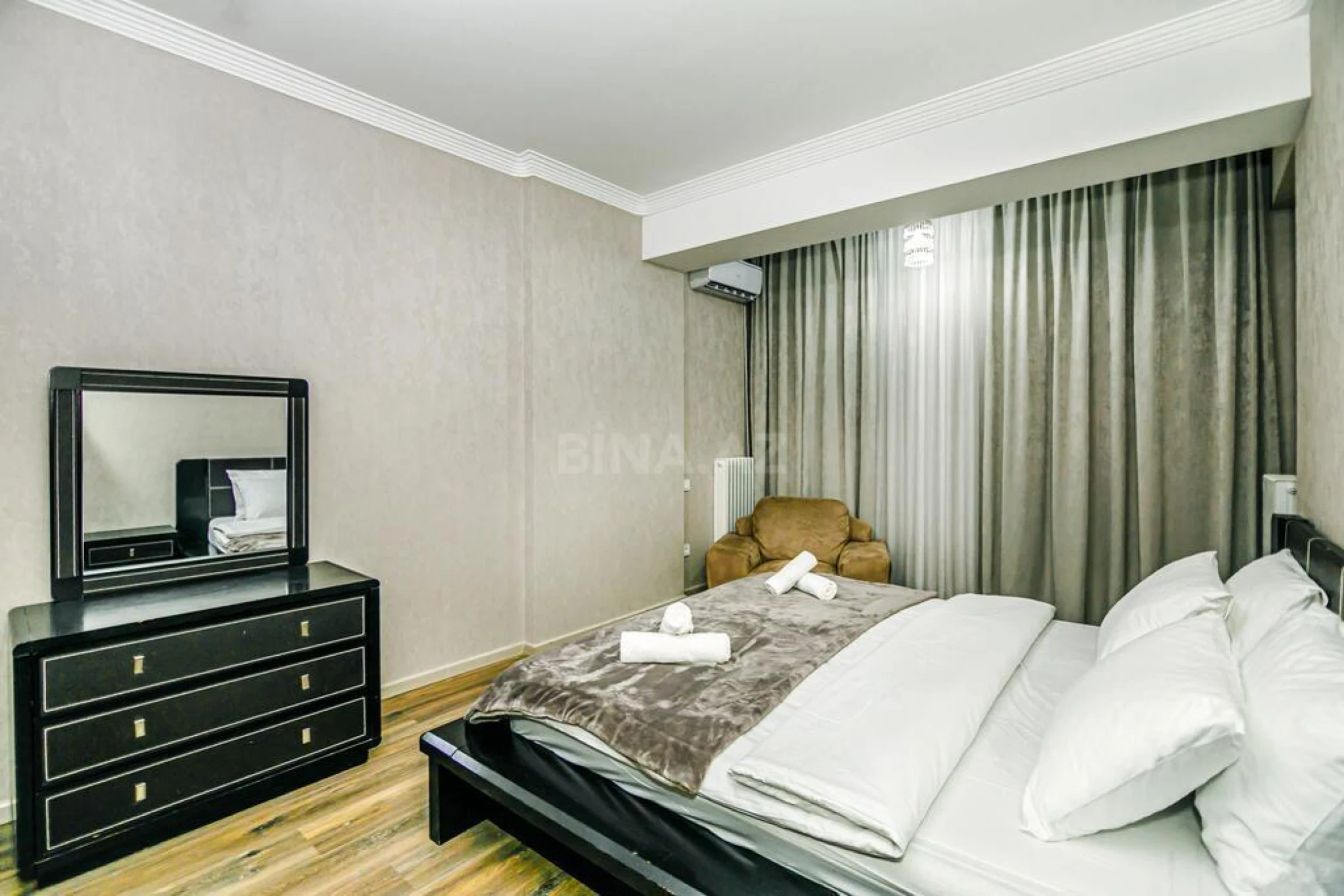 Kirayə verilir 3 otaqlı mənzil 175 m²