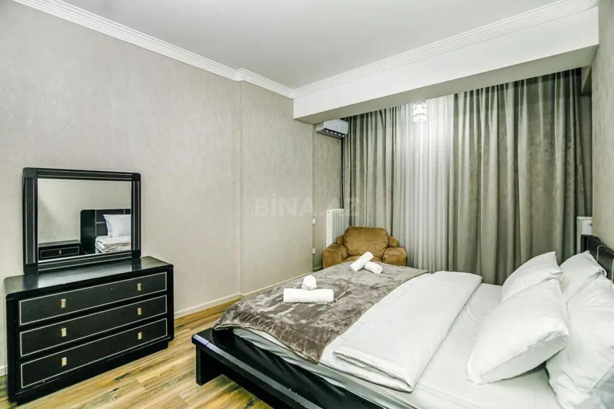 Kirayə verilir 3 otaqlı mənzil 175 m²