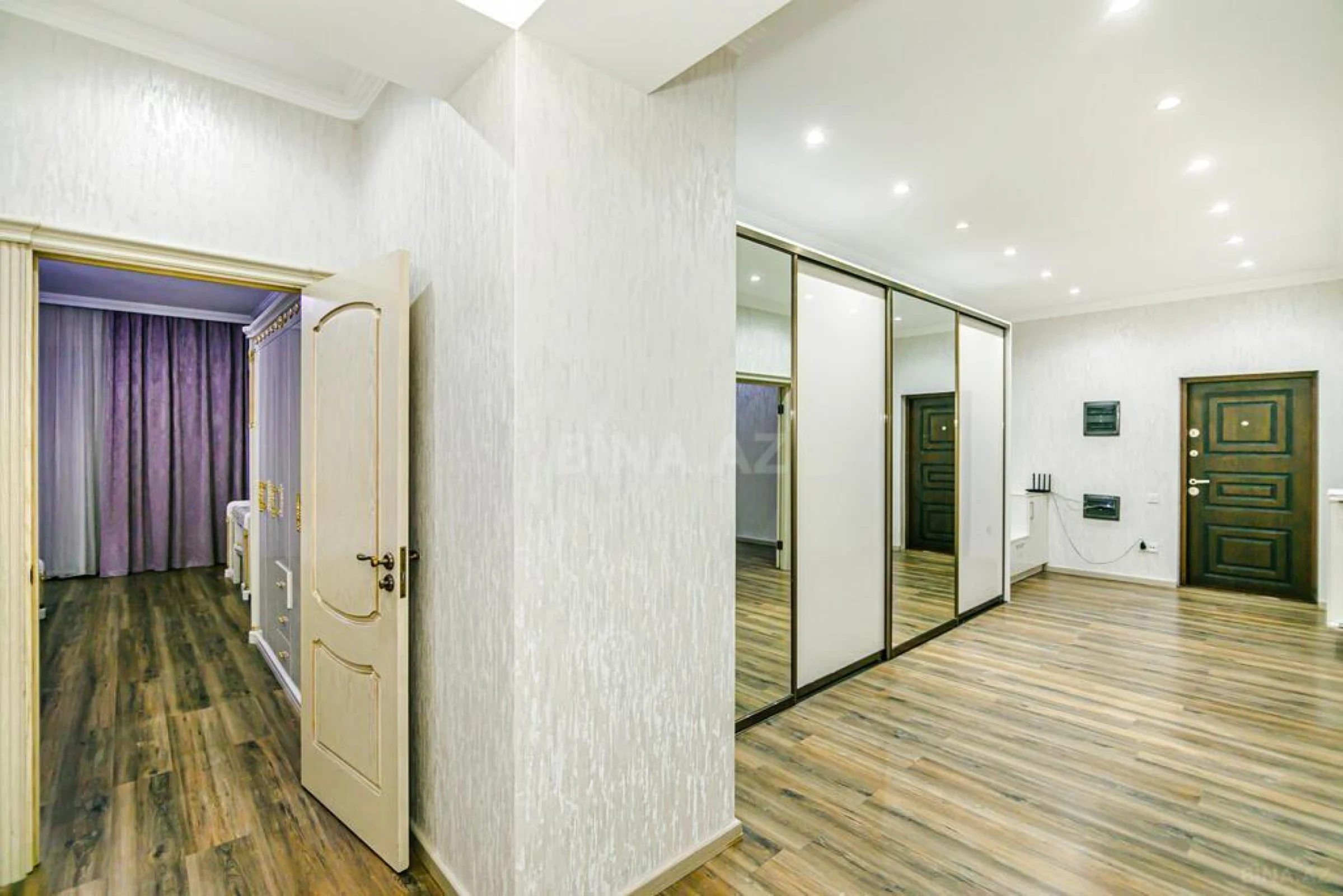Kirayə verilir 3 otaqlı mənzil 175 m²