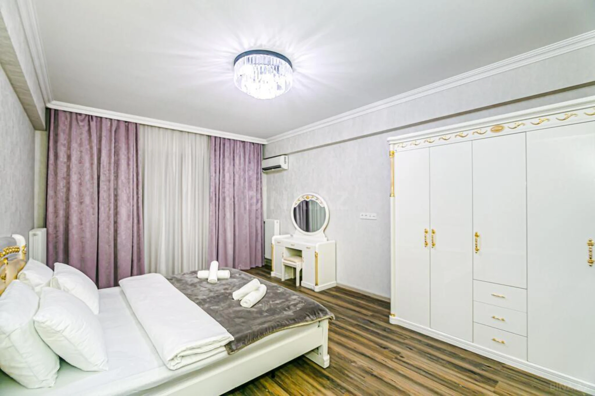 Kirayə verilir 3 otaqlı mənzil 175 m²