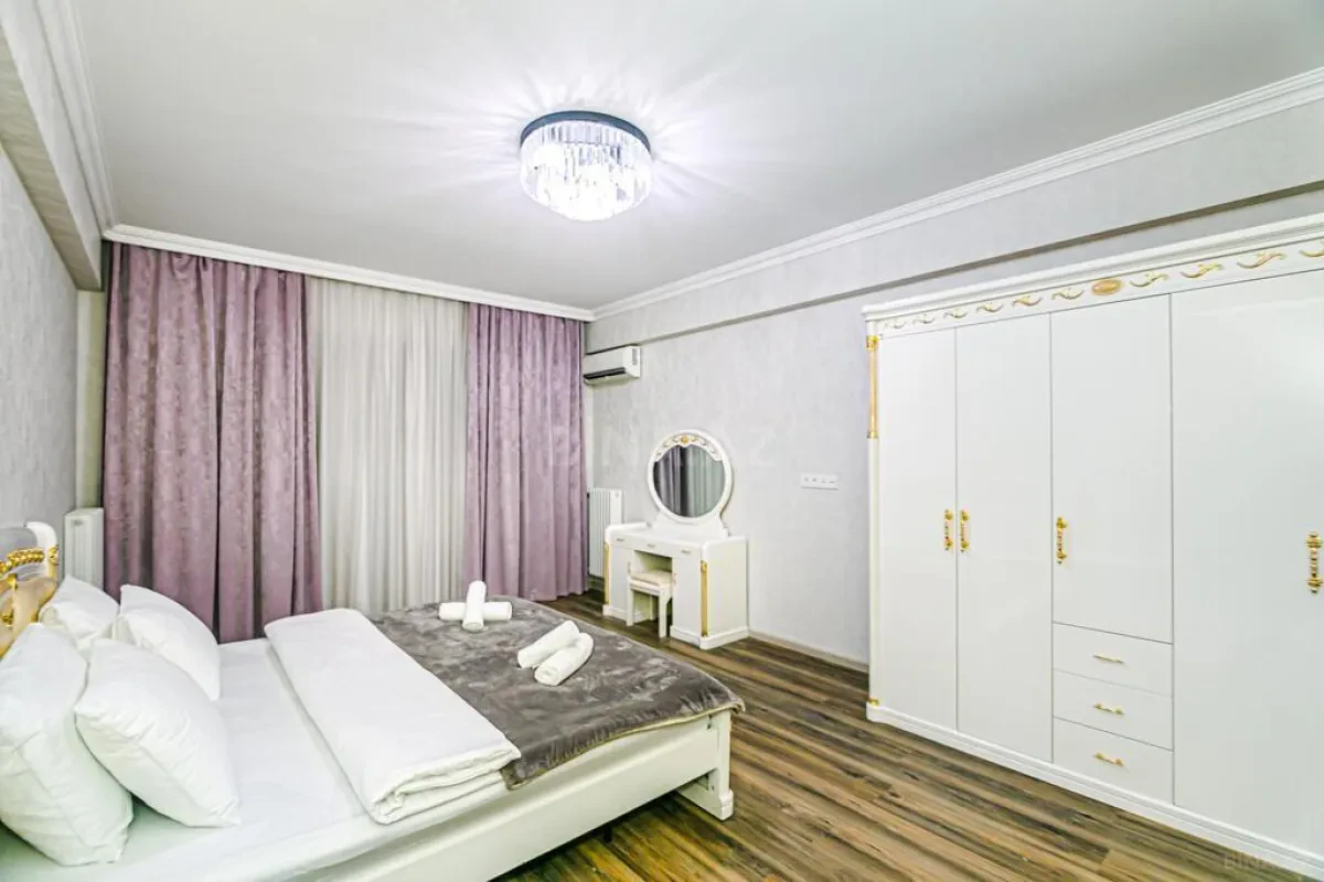 Kirayə verilir 3 otaqlı mənzil 175 m²