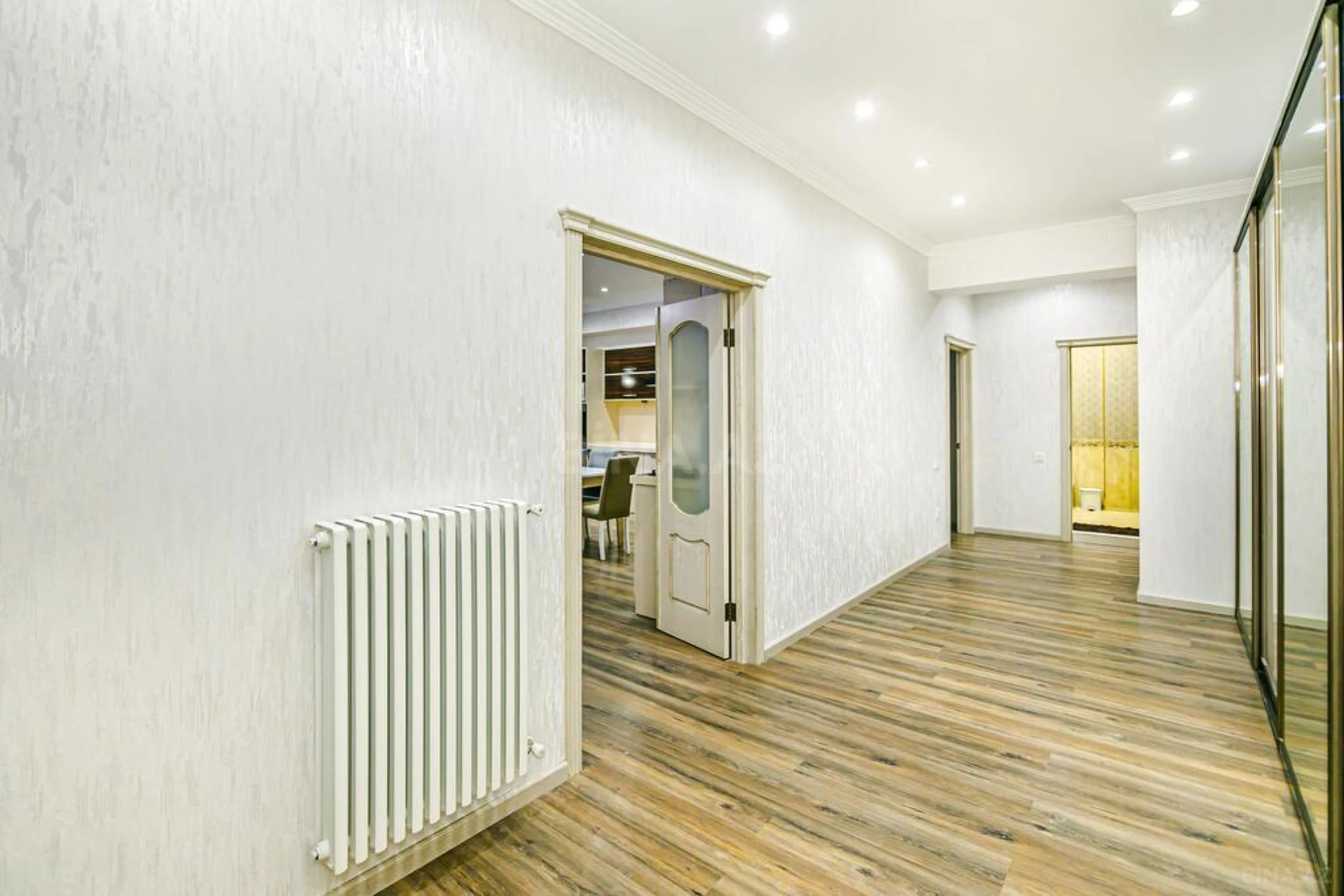 Kirayə verilir 3 otaqlı mənzil 175 m²