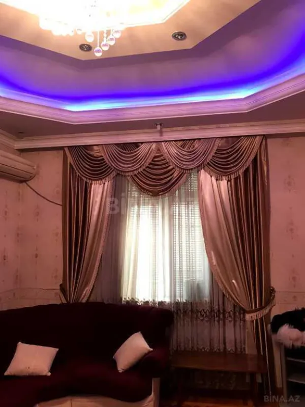 Satılır 6 otaqlı həyət evi 250 m²