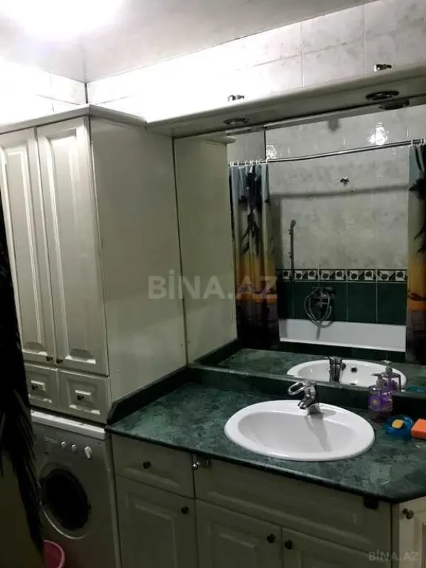 Satılır 6 otaqlı həyət evi 250 m²