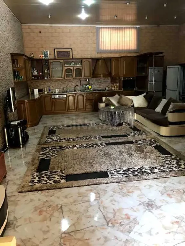 Satılır 6 otaqlı həyət evi 250 m²