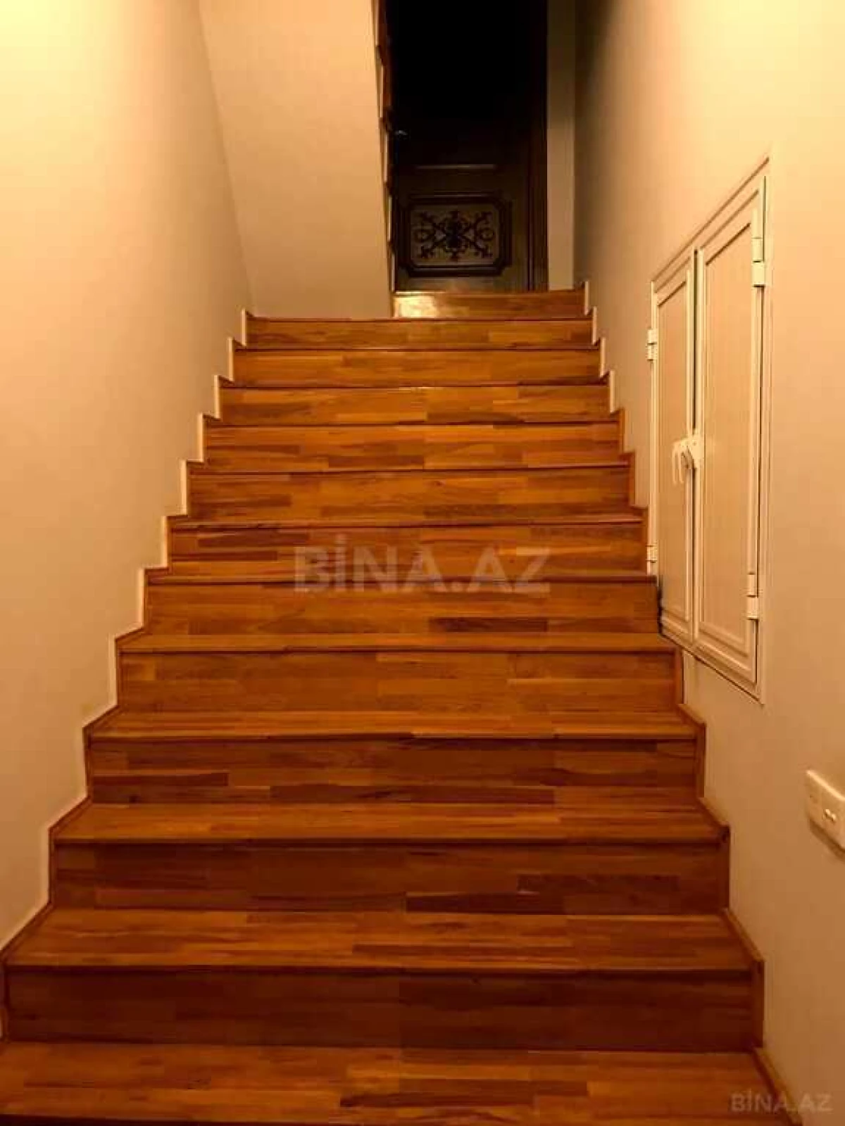 Satılır 6 otaqlı həyət evi 250 m²