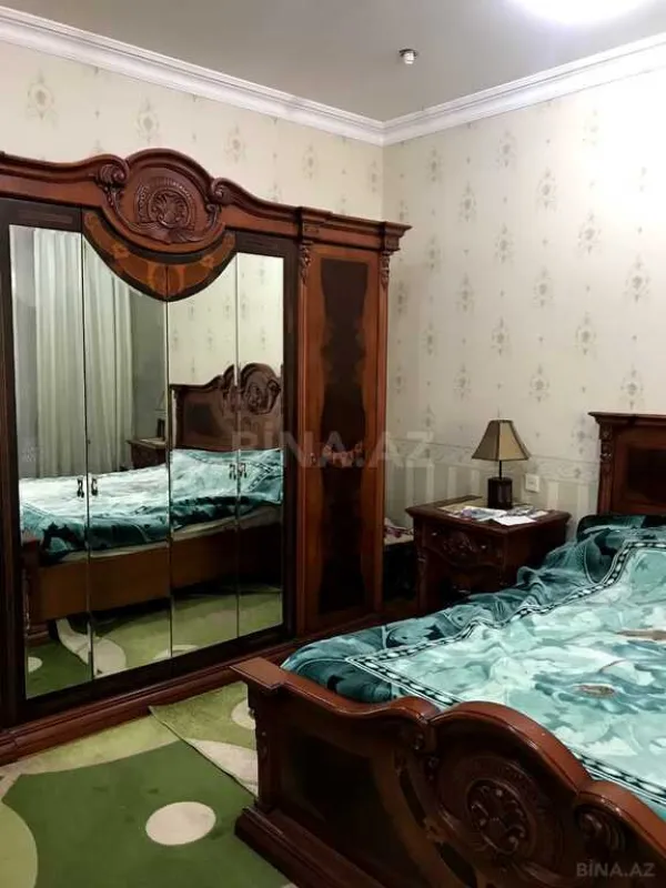 Satılır 6 otaqlı həyət evi 250 m²